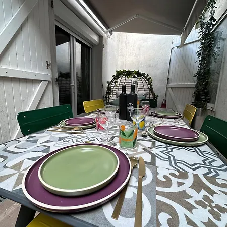 Сasa de vacaciones House Patio Air Conditioning Elegant Decoration *